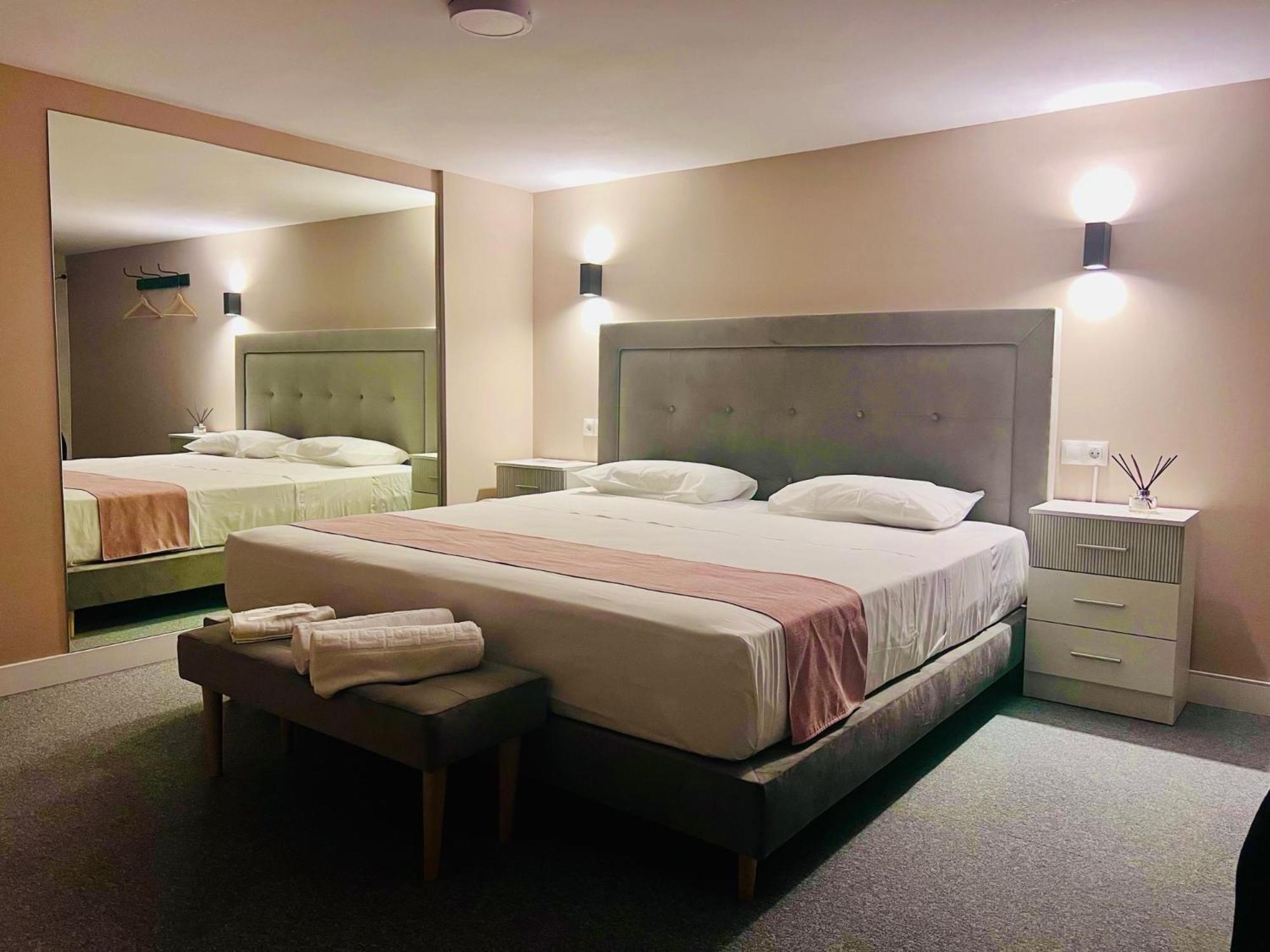 Rooms Luxury Madrid Exterior photo